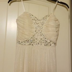 Elegant gown for a Young Adult, size Med.